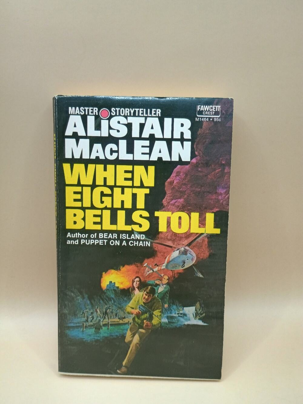 WHEN EIGHT BELLS TOLL - Alistair MacLean - THRILLER - HIGHJACKING SHIPS AT SEA